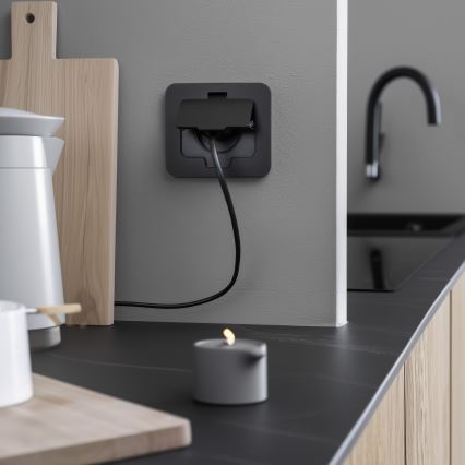 Enchufe de suelo empotrable de exterior IP55 rectangular negro