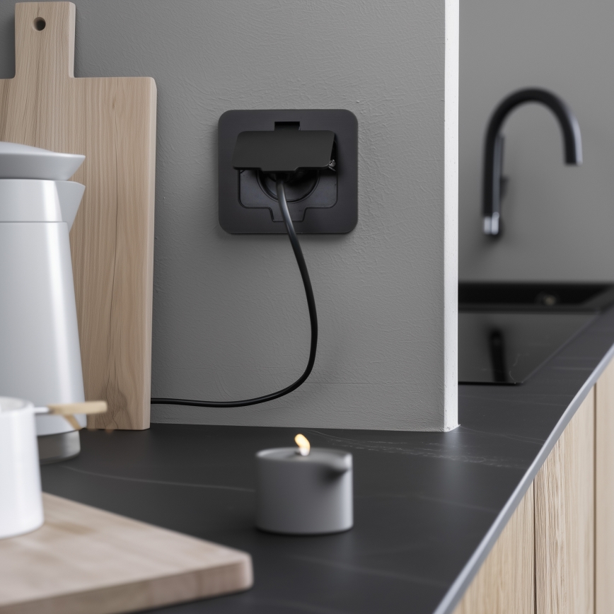 Enchufe de suelo empotrable de exterior IP55 rectangular negro
