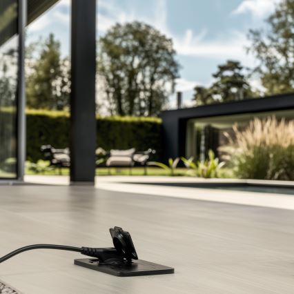 Enchufe doble de suelo empotrado para exterior IP55 rectangular negro