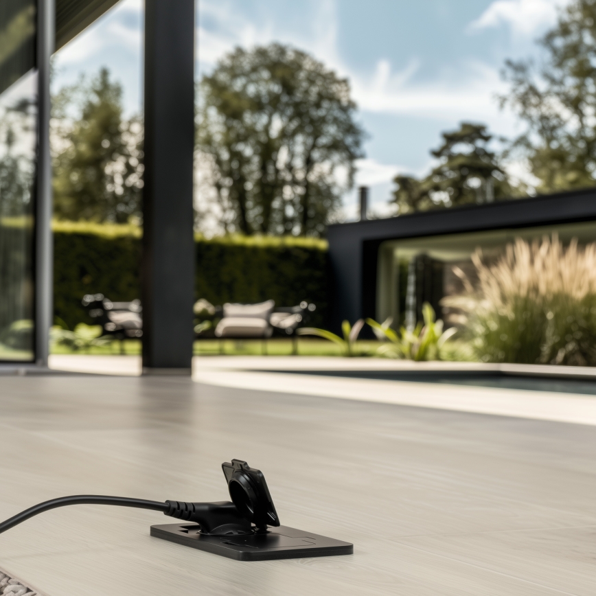 Enchufe doble de suelo empotrado para exterior IP55 rectangular negro