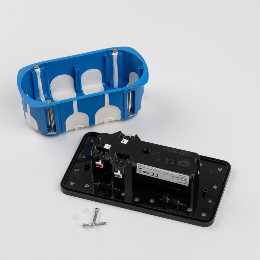 Enchufe doble de suelo empotrado para exterior IP55 rectangular negro
