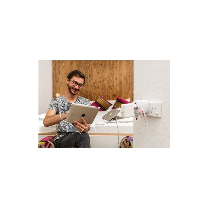 Adaptador universal de viaje para todo el mundo 230V + puerto USB