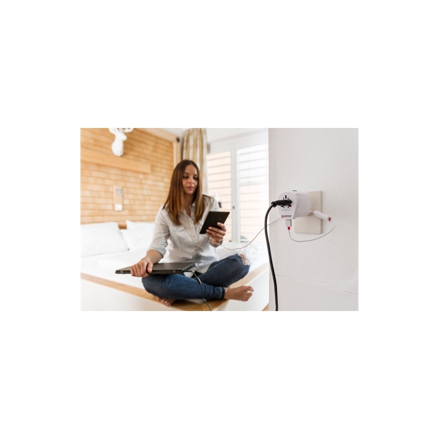 Adaptador universal de viaje para todo el mundo 230V + puerto USB