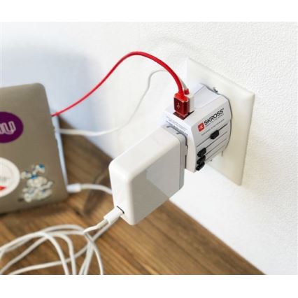 Adaptador de viaje internacional 230V + 2x puerto USB