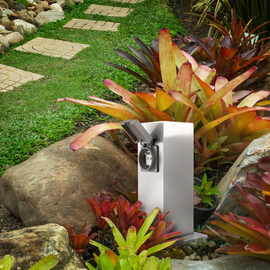 Columna de enchufe de exterior 2Z 230V IP44 cromo mate angular
