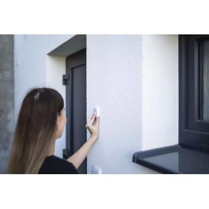 Timbre inalámbrico con enchufe integrado 230V + 1xCR2032 IP44 blanco