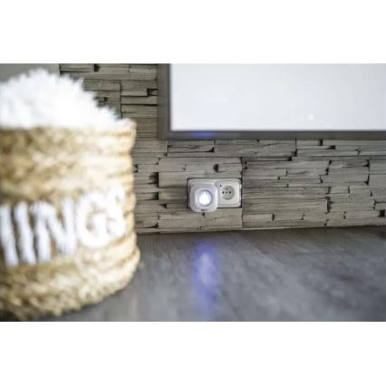 Timbre inalámbrico con enchufe integrado 230V + 1xCR2032 IP44 blanco