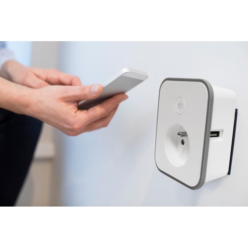 Toma inteligente con medición del consumo 3680W/230V + 2xUSB/12W/5V Wi-Fi
