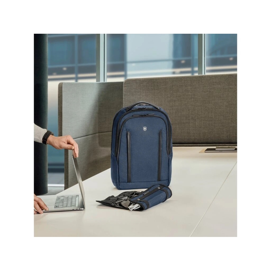 Victorinox - Mochila para portátil 15" Altmont Professional Compact 16 l azul oscuro